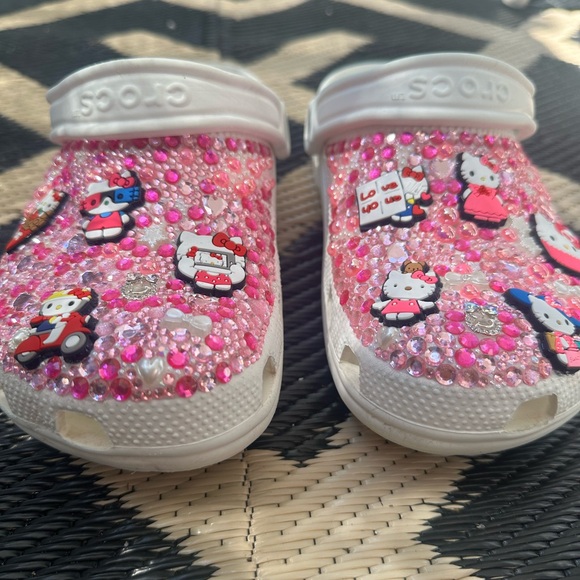 Hello Kitty Custom Crocs 💗💓💕 - Picture 2 of 5
